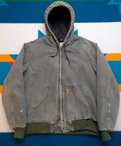 Chaqueta con Capucha Carhartt Detroit Forrada con Edredón J130 MOS Verde Desteñido Distress Mediana - Imagen 1 de 8