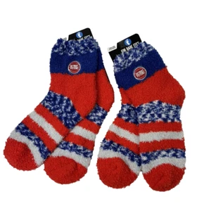 Neu mit Etikett 2 Paar Set Detroit Pistons ForBareFeet kuschelige flauschige Damensocken - Bild 1 von 8
