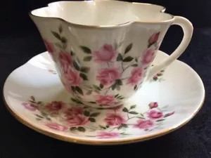 CROWN FINE BONE CHINA CUP & SAUCER SET - PINK ROSES - Made in England - Picture 1 of 6