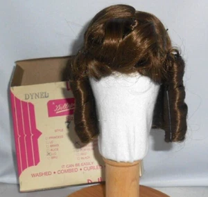 Peluca muñeca Teniente MARRÓN Vin. talla 7 DOLLSPART parte central DYNEL rizo largo con flequillo sin usar, en caja - Imagen 1 de 9