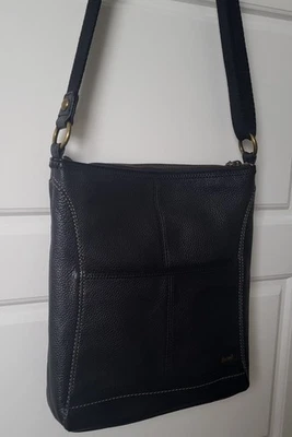 THE SAK IRIS BANDOLERA DE CUERO GRANULADO NEGRO CORREA EXPANDIBLE Foto 1 de 4