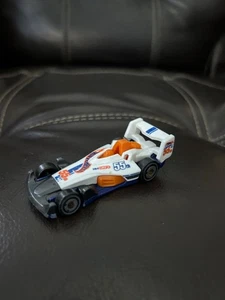 Hot Wheels HW-4-Trac White Formula Style Racer 55th HKG50 2022 - Bild 1 von 3