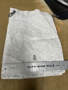 Neuer kleiner Staubbeutel von Brunello Cucinelli grau für Herren oder Damen (2 Stück) - Bild 1 von 5