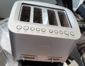 Breville BTA840XL Stainless Steel 4-Slice Toaster Bagel Defrost Settings - Picture 1 of 4