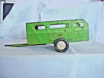 NYLINT FARM TRAILER OLIVE GREEN PRESSED STEEL METAL CIRA 1970 WAGON TOY - Image 1 of 4