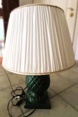 Lampada da tavolo con base in ceramica verde - Immagine 1 di 2