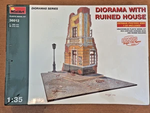 DIORAMA CASA RUINADA ESCALA 1/35 CON BASE Y FIGURAS DE DRAGÓN MiniArt Kit #36012 - Imagen 1 de 3