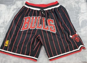JUST DON CHICAGO BULLS BLACK PINSTRIPE MENS MEDIUM SHORTS 1997-98 - Bild 1 von 5