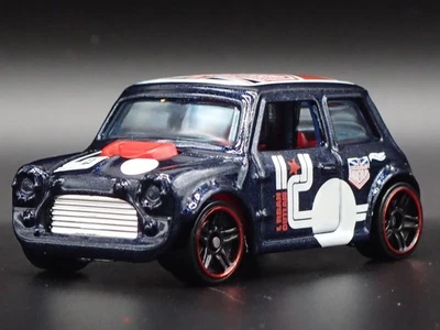 1969-1976 Mini Cooper Outlaw Mark III 1:64 Scala da Collezione Modellino Auto - Immagine 1 di 4