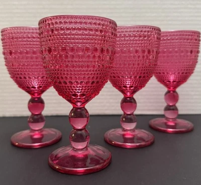 Juego de 4 copas de vino de agua rosa HALO Hobnail texturizada PERILLA VÁSTAGO HALO Home Essentials Foto 1 de 4
