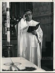 1987 Photo de presse Tom Bosley dans "Fatal Confession: A Father Dowling Mystery".