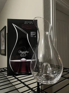 Luigi Bormioli Magnifico 46 oz Wine Crystal Decanter - Elegant Glass Aerator - Picture 1 of 5