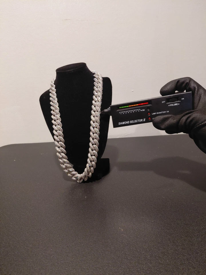 Cadena de eslabones cubanos de moissanita helada chapada en plata 925 de 18 mm forjada 30 quilates 22 pulgadas Foto 1 de 4