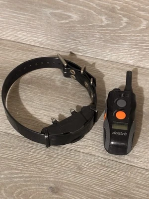 Control remoto y collar Dogtra ARC para perros NO FUNCIONA - TAL CUAL - SIN CABLE DE ALIMENTACIÓN Foto 1 de 4
