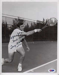 TONY TRABERT TENNIS LEGEND WORLD #1 SIGNED PHOTO PSA - Imagen 1 de 3