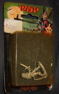 RAFM Fantasy Mini Female Thief (3906) Pack New DUNGEONS DRAGONS - Picture 1 of 1