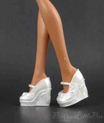 Monster High Doll G3 Draculaura Gore-geous Oasis White Wedge Mary Jane Shoes - Image 1 of 4