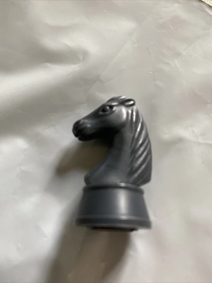 Saitek KASPAROV Magnetic Sensor Chess Replacement Charcoal/black Knight - Image 1 of 1