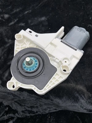 AUDI Q5 REAR RIGHT PASSENGER SIDE DOOR WINDOW LIFT MOTOR OEM 2010 - 2017 - Image 1 of 4