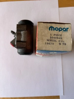 Cilindro rueda delantera izquierda nuevo Mopar 3549849 Chrysler Plymouth Dodge  Foto 1 de 4