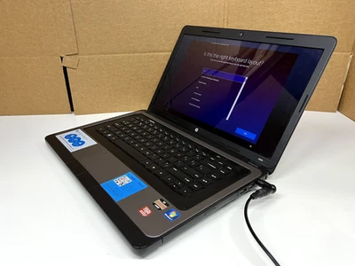 Portátil HP 15.6" - AMD E-450 1.65GHz, 4GB RAM, 465GB HDD, Windows 10 Foto 1 de 4