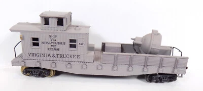 HO / UNBRANDED / SPOTLIGHT FLAT CAR CABOOSE / VIRGINA & TRUCKEE / FREIGHT /PARTS - Image 1 of 4