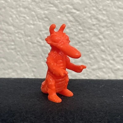 Bad Eggz Bunch - #2 Scramble Skeeto (plástico rojo/duro) - Minifigura de monstruo Foto 1 de 4