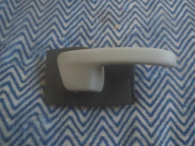 NEW 1995 - 2002 FORD CROWN VICTORIA MERCURY GRAND MARQUIS RH INSIDE DOOR HANDLE - Image 1 of 4