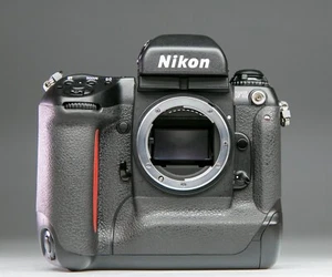 NIKON F5 - Imagen 1 de 8