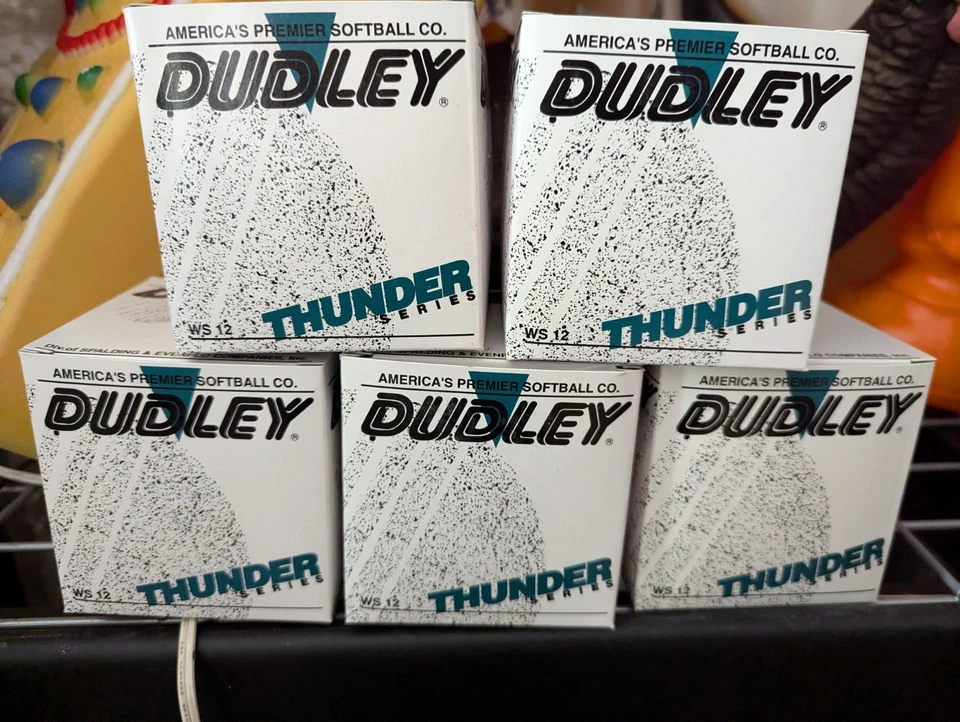 LOTE DE 5 Softbol Dudley White Heat Thunder WS-12 Cor. 50 sin usar en caja Foto 1 de 4