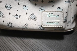 Loungefly Disney Mini Rucksack #2 weiß und hellgrün - Bild 1 von 11