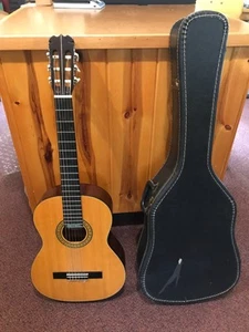 Vintage Carlos 228 MH 1981 riverbero chitarra flamenca acustica classica con custodia rigida - Foto 1 di 21
