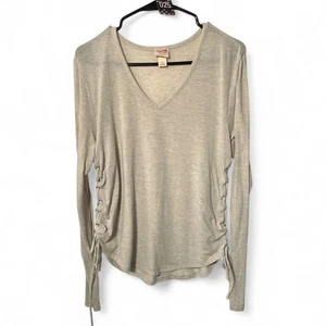 Mossimoi Damen Langarmshirt mit V-Ausschnitt und Schnürung geraffte Seiten taupe meliert | - Bild 1 von 1