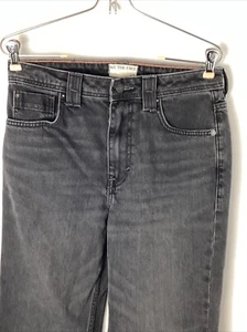 Jeans Free People 'Ava' tiro alto, corte bota usados en excelente estado en NEGRO - talla 27 - Hip Mom Jean - Imagen 1 de 17