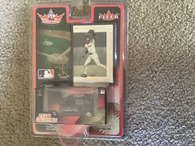 Tarjeta Nomar Garciaparra 2001 y coche coleccionable rosa blanca fundido a presión Red Sox Foto 1 de 4