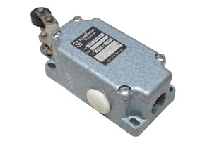 SCHMERSAL limit switch TH 016-12 x, TH016-12, 10A 500V - Picture 1 of 4