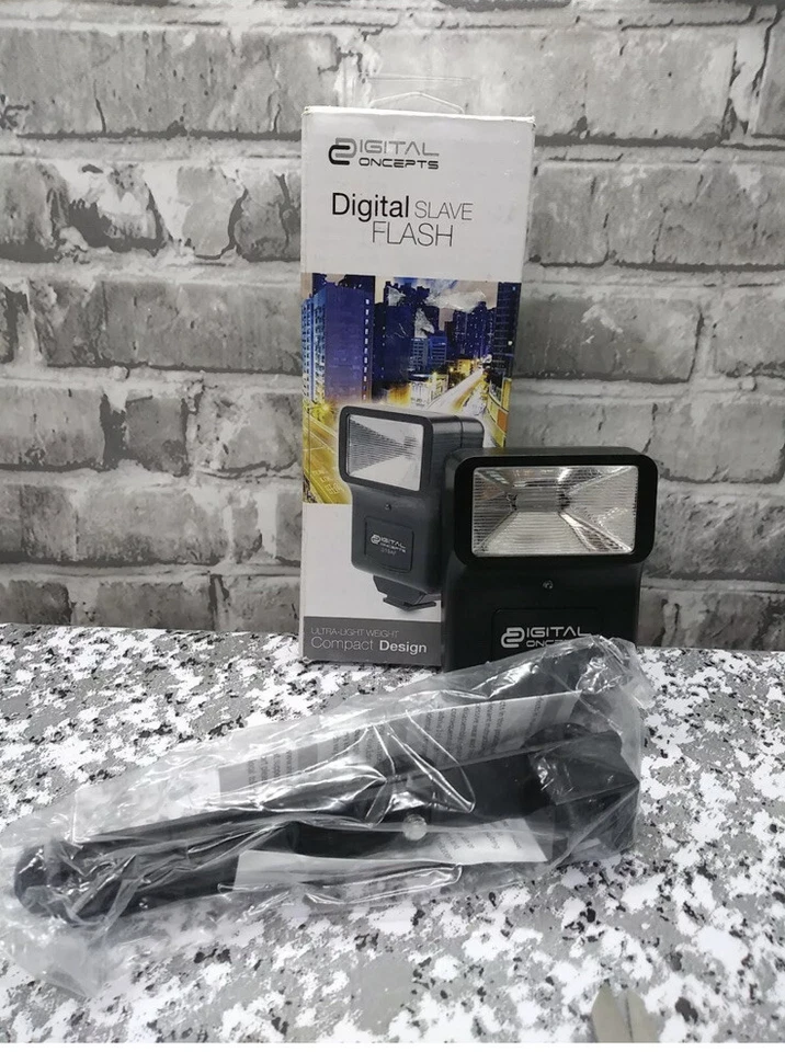 *4* Compact Digital Concepts Universal Slave Flash for DSLR Cameras with Bracket - Image 1 of 1