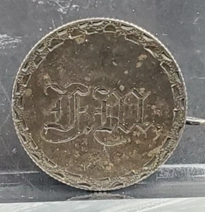 XXX8 Sitzende Freiheit Viertel Silber gravierte Liebesmedaille & Pin - FM Initialen Logo - Bild 1 von 6