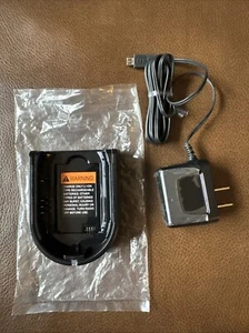 MOTOROLA DA03-4042040-U 4.2V CLASS 2 U BATTERY CHARGER P/N NNTN7880B - Picture 1 of 3