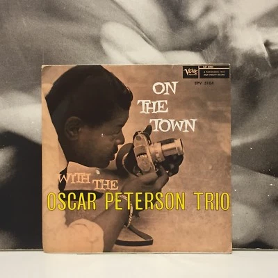 On the Town With the Oscar Peterson Trio 7 " EP Ex Poor Vinyl Verve Epv 5104 - Image 1 of 4