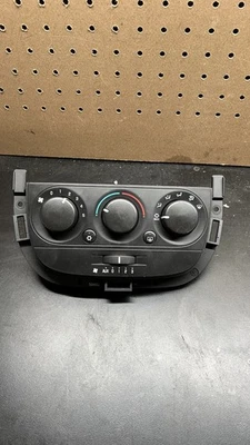 2005-2007 Chevrolet Uplander Climate Control Ac Heater Temperature Oem EC05 - Image 1 of 3
