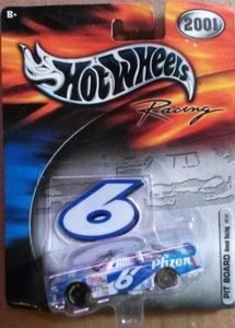 Coche Pfizer Hot Wheels Racing #6 escala 1:64 nuevo en paquete - Imagen 1 de 2