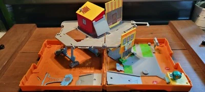 HANDY MANNY Matchbox 2009 Pop-up Fold Out Playset Travel Worksite Disney Portabl - Image 1 of 4