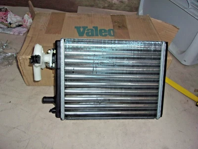 RADIATORE RISCALDAMENTO ADATTO A IVECO DAILY I 30 35 40.8 VALEO - Immagine 1 di 4