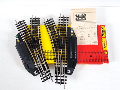 Trix Express Electric Turnout Pair Item No 4362 Original Packaging Very Good Condition - Image 1 of 4