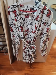 Hello Kitty Robe - Picture 1 of 4