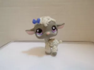 Littlest Pet Shop~#549~Sheep Lamb~2 Tone Gray~Pink Purple Flower Eyes~Blue Bow. - Picture 1 of 3