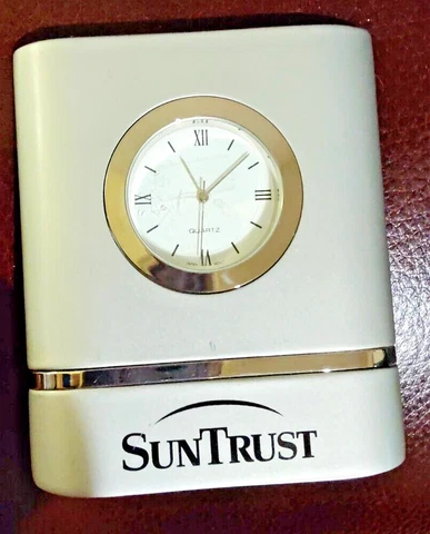 SUNTRUST BANK TABLETOP ANALOG ALARM CLOCK - BATTERY OPERATED Cover
