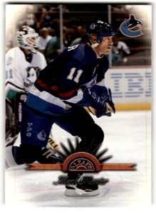 1997-98 Leaf Mark Messier #9 Vancouver Canucks