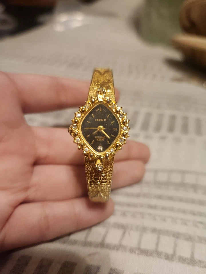 Reloj de Colección Elgin Galaxie Damas Tono Dorado Diseño Floral Esfera Negra Cuarzo Str Foto 1 de 4